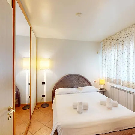 Apartment Gloria By Bookinggardalake